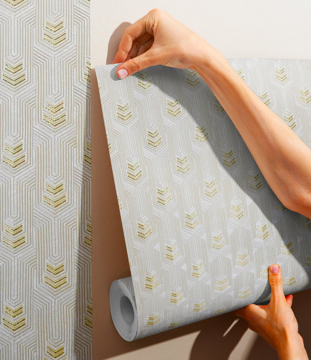 Papier peint Cygne, déco dorée, 42 po x 610 po. 1 rouleau