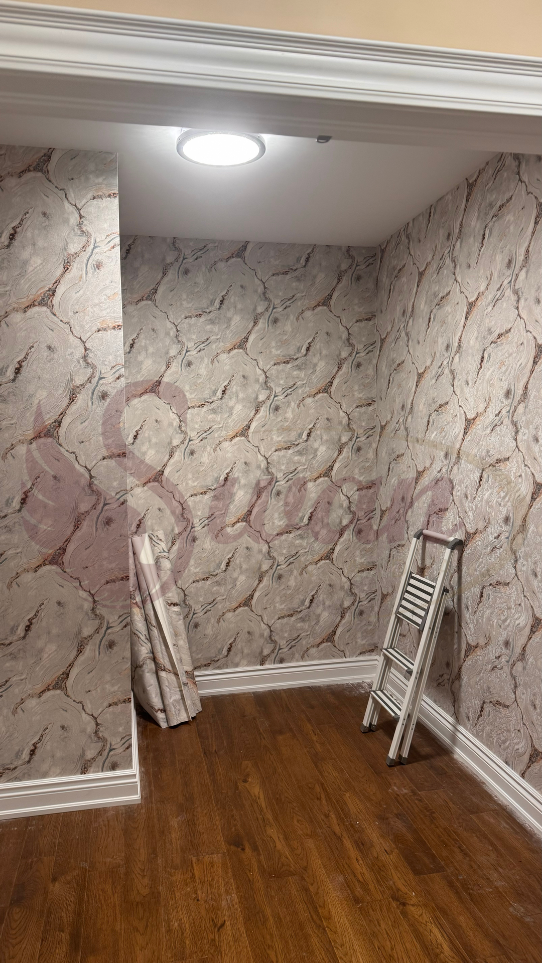 Swan Wallpaper, Lava Flow, 42in X 610in. 1 Roll
